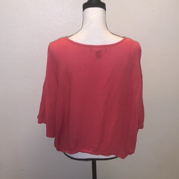 Forever 21 plus pink v-back short sleeve button down blouse - Picture 5 of 6